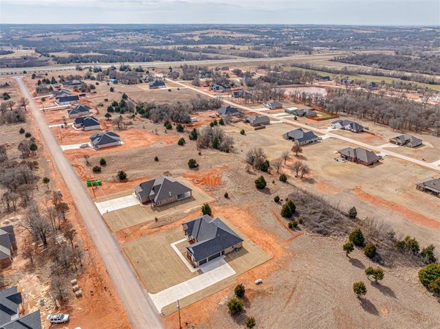 1208 Twin Oaks Drive, Blanchard, OK 73010