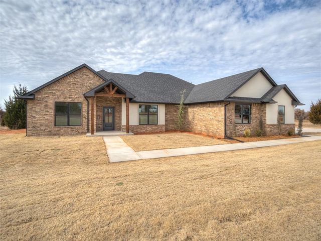 1208 Twin Oaks Drive, Blanchard, OK 73010