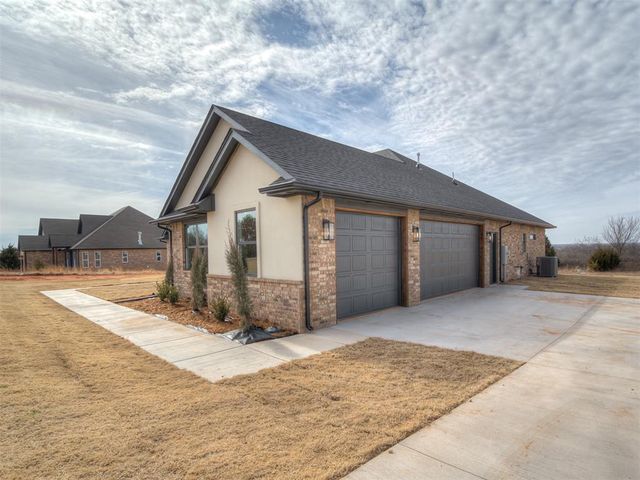 1208 Twin Oaks Drive, Blanchard, OK 73010