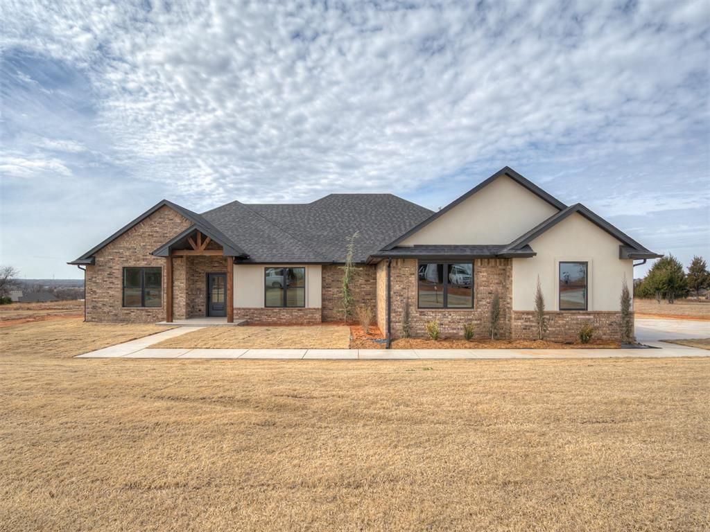 1208 Twin Oaks Drive, Blanchard, OK 73010