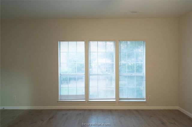 400 Nagle Street 105, College Station, TX 77840