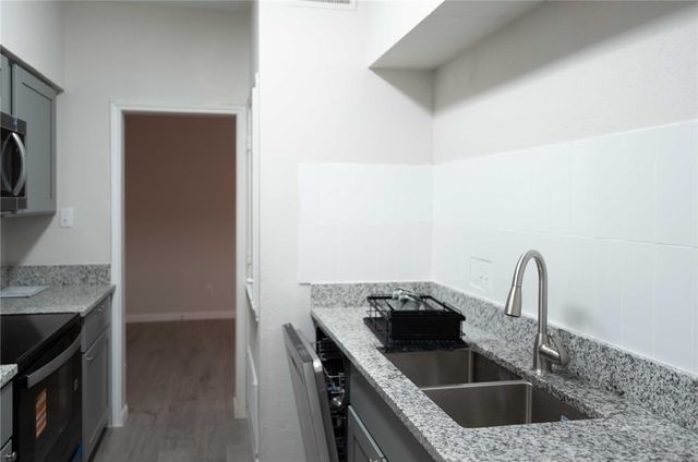 400 Nagle Street 105, College Station, TX 77840