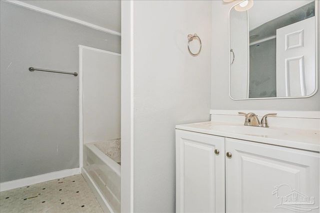 5496 Wales Ave, Pensacola, FL 32526