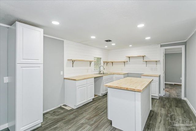 5496 Wales Ave, Pensacola, FL 32526