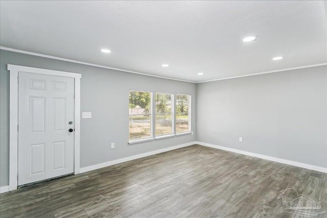 5496 Wales Ave, Pensacola, FL 32526