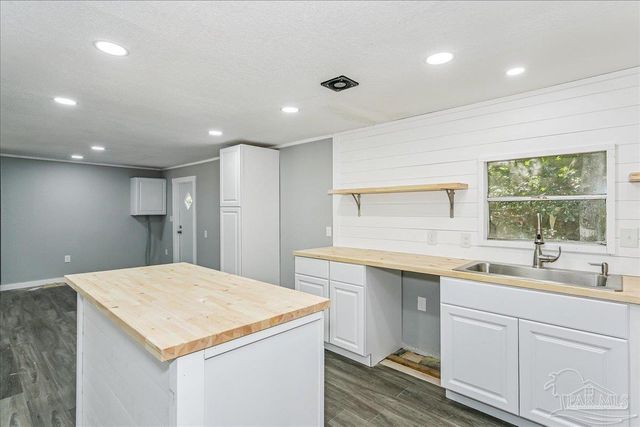 5496 Wales Ave, Pensacola, FL 32526