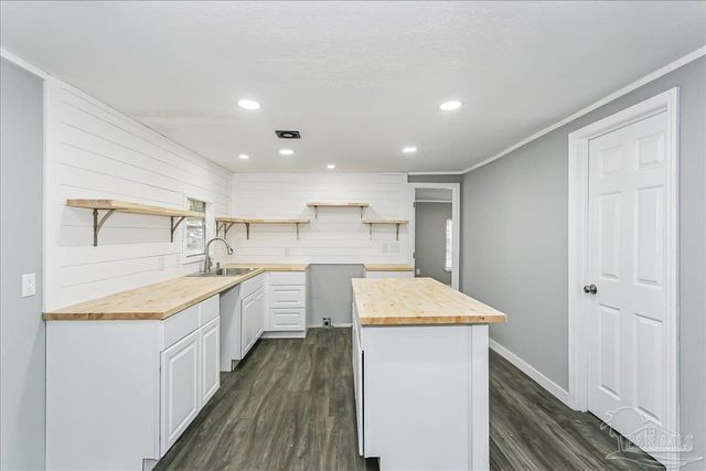 5496 Wales Ave, Pensacola, FL 32526