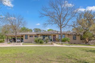 1418 Jackson Rd, Kerrville, TX 78028