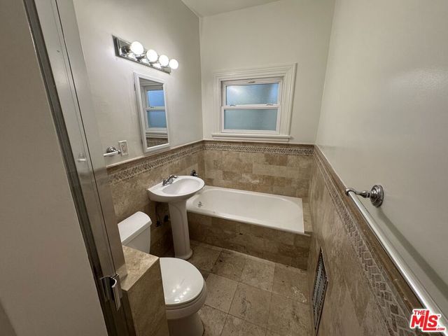 264 S Reeves Drive 101, Beverly Hills, CA 90212
