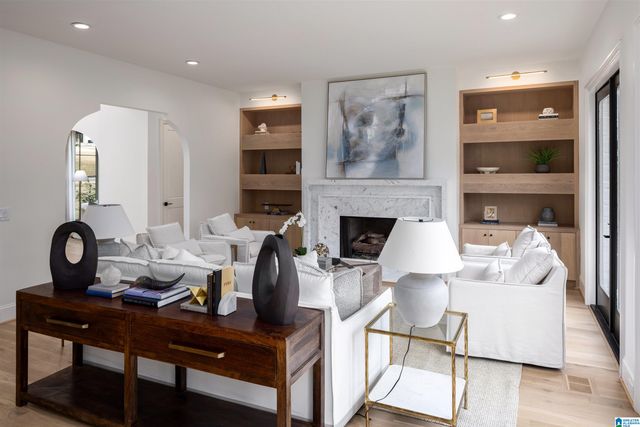 2105 LONGLEAF CIRCLE, Vestavia Hills, AL 35216