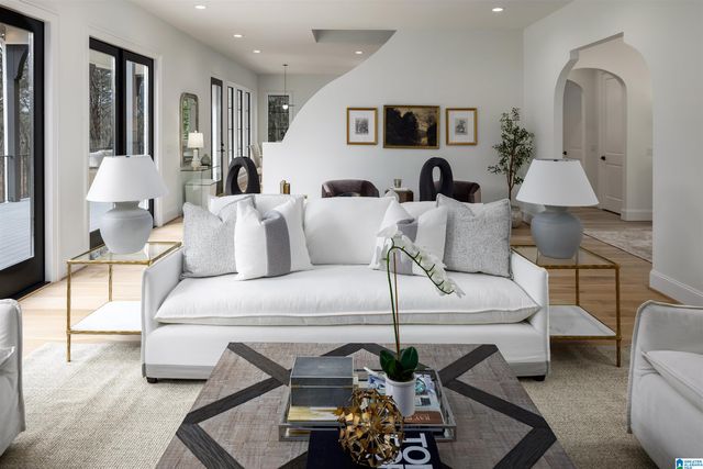 2105 LONGLEAF CIRCLE, Vestavia Hills, AL 35216