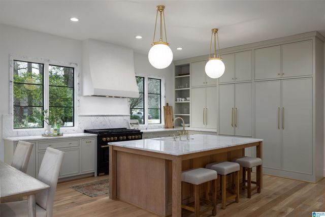 2105 LONGLEAF CIRCLE, Vestavia Hills, AL 35216