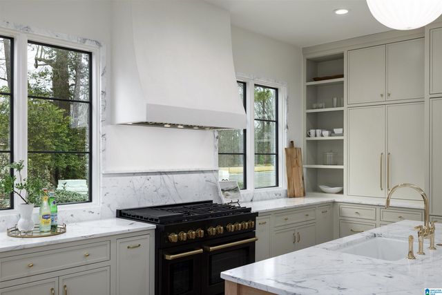 2105 LONGLEAF CIRCLE, Vestavia Hills, AL 35216