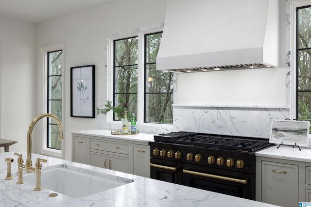 2105 LONGLEAF CIRCLE, Vestavia Hills, AL 35216