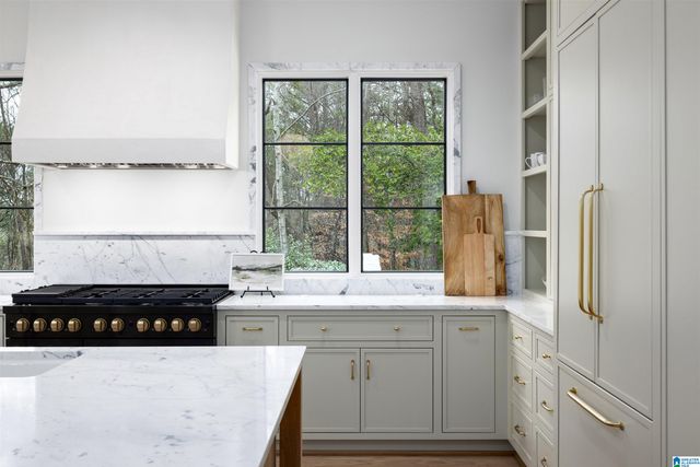 2105 LONGLEAF CIRCLE, Vestavia Hills, AL 35216