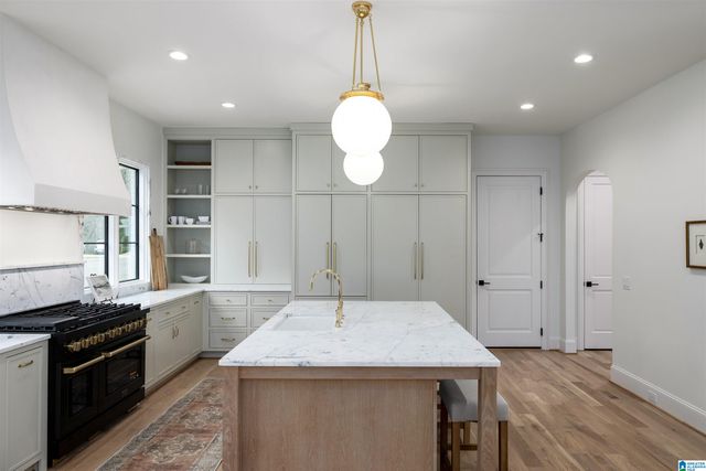 2105 LONGLEAF CIRCLE, Vestavia Hills, AL 35216