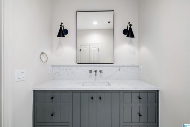 2105 LONGLEAF CIRCLE, Vestavia Hills, AL 35216