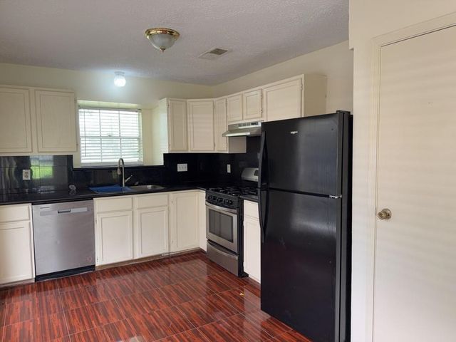 1527 Lazy Spring Drive, Missouri City, TX 77489