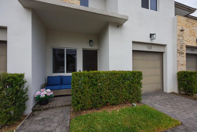 1120 Pioneer Way, Royal Palm Beach, FL 33411