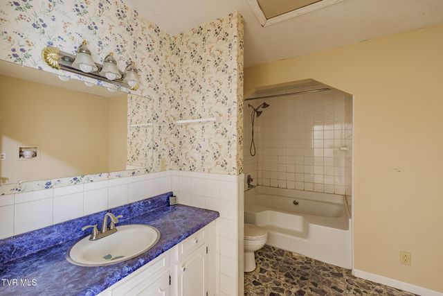 960 North Central Avenue, Church Hill, TN 37642