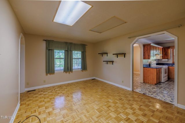 960 North Central Avenue, Church Hill, TN 37642