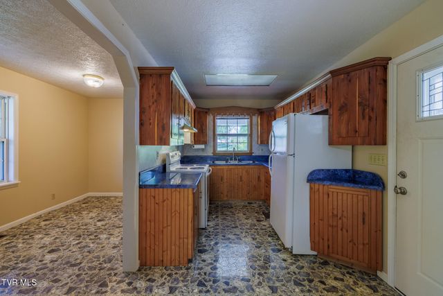 960 North Central Avenue, Church Hill, TN 37642