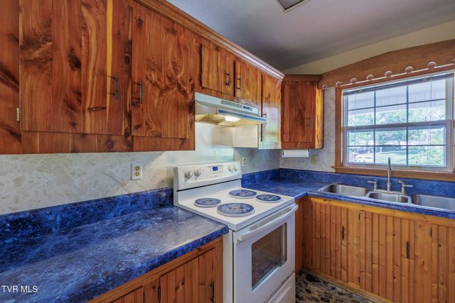 960 North Central Avenue, Church Hill, TN 37642