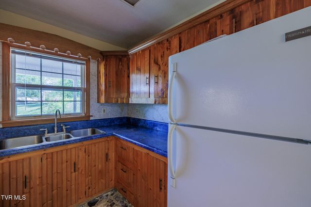 960 North Central Avenue, Church Hill, TN 37642