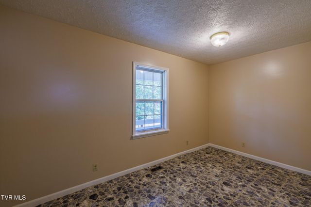 960 North Central Avenue, Church Hill, TN 37642