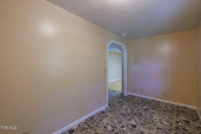 960 North Central Avenue, Church Hill, TN 37642