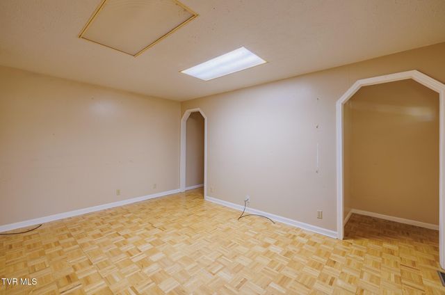 960 North Central Avenue, Church Hill, TN 37642