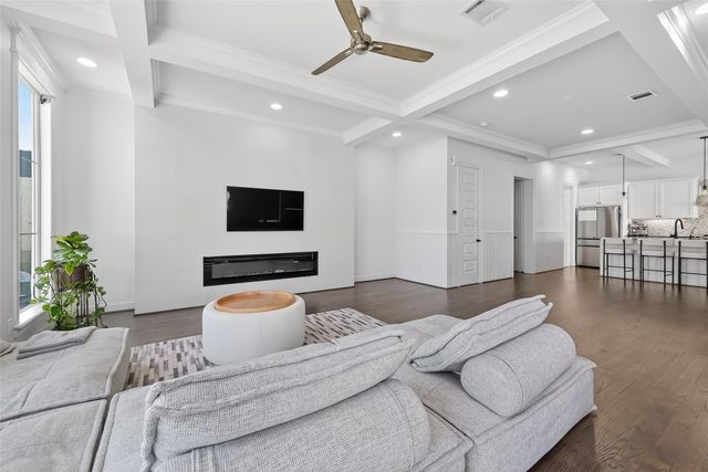 1303 Upland Retreat Blue Place, Houston, TX 77043