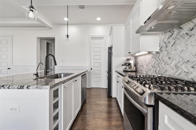 1303 Upland Retreat Blue Place, Houston, TX 77043