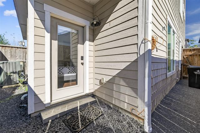 1303 Upland Retreat Blue Place, Houston, TX 77043