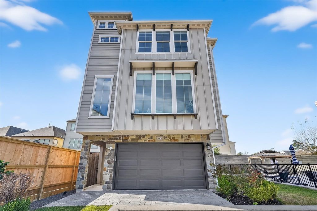 1303 Upland Retreat Blue Place, Houston, TX 77043