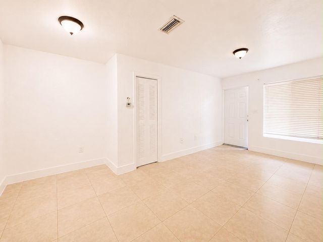 990 NW 1st Street Apt 1, Miami, FL 33128