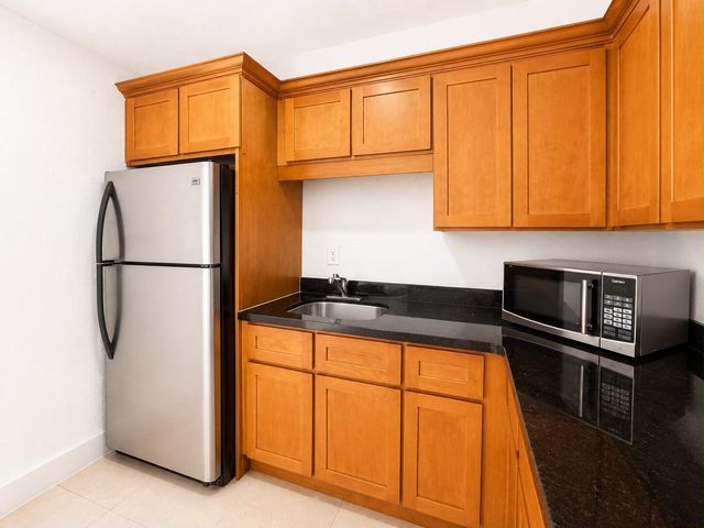 990 NW 1st Street Apt 1, Miami, FL 33128