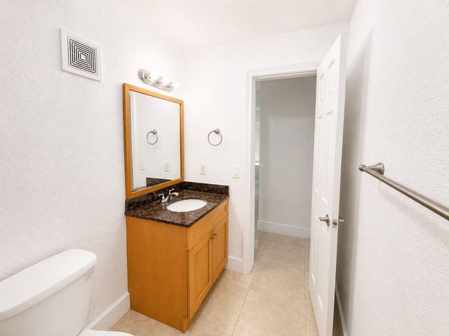 990 NW 1st Street Apt 1, Miami, FL 33128
