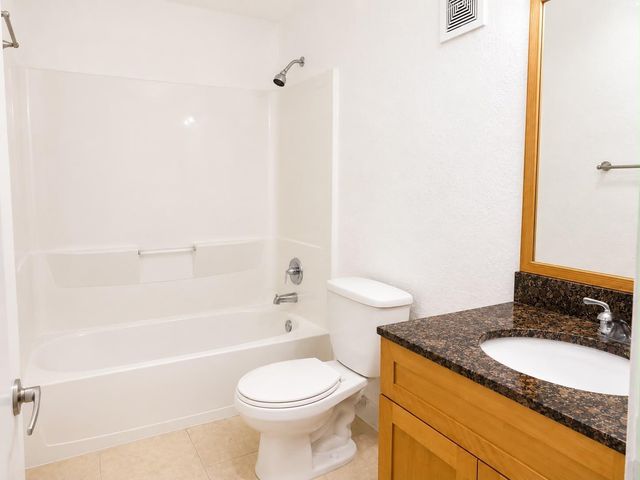 990 NW 1st Street Apt 1, Miami, FL 33128