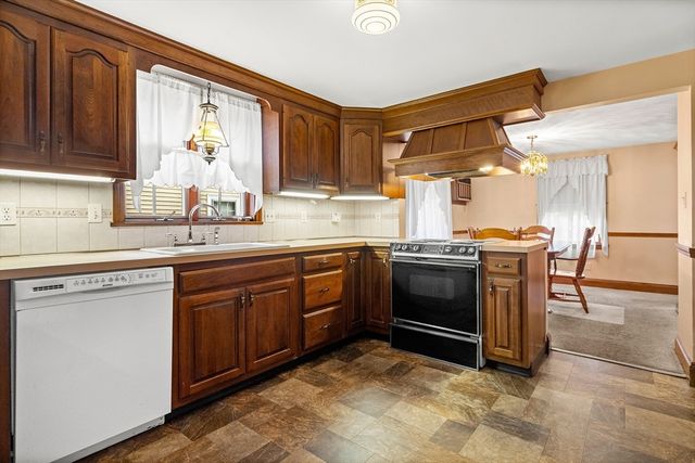 16 Breakheart Road, Saugus, MA 01906