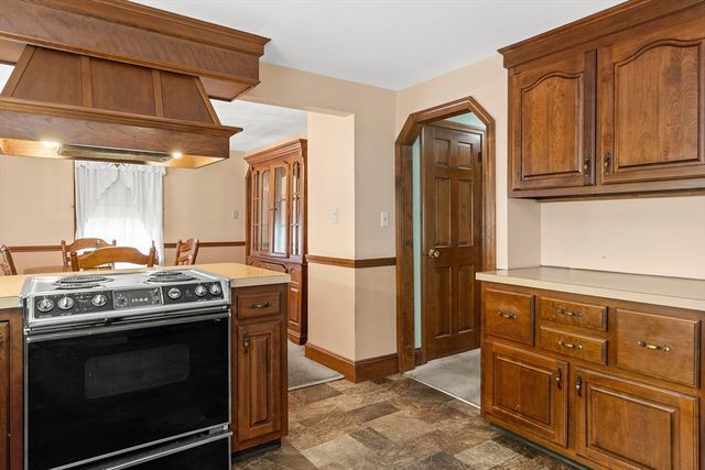 16 Breakheart Road, Saugus, MA 01906