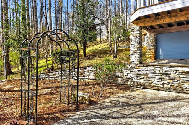 525 Blue Ridge Drive N, Marion, NC 28752