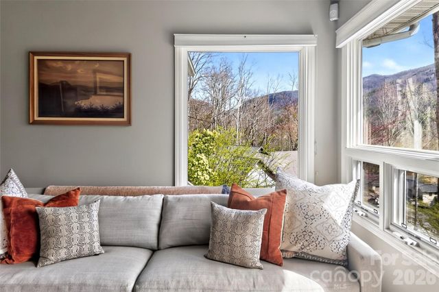 525 Blue Ridge Drive N, Marion, NC 28752