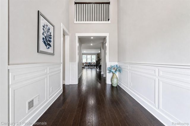 7533 Hardwood Circle, Canton Charter Township, MI 48187
