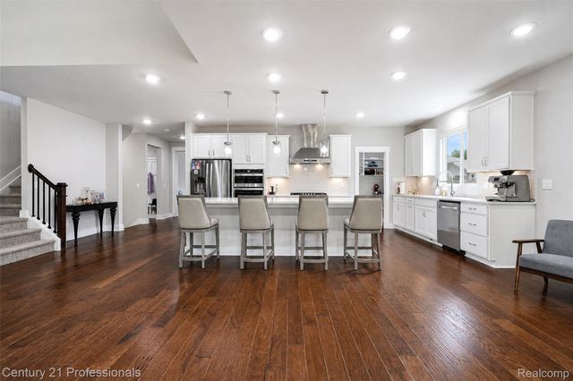 7533 Hardwood Circle, Canton Charter Township, MI 48187