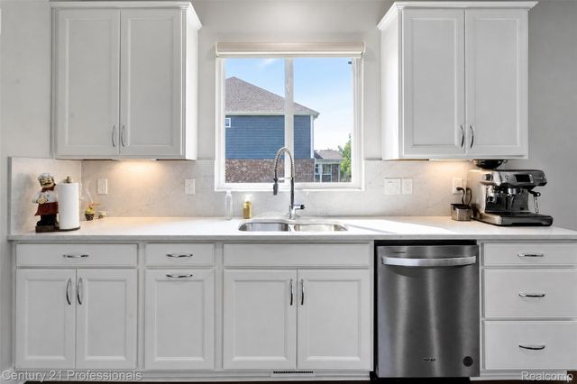 7533 Hardwood Circle, Canton Charter Township, MI 48187