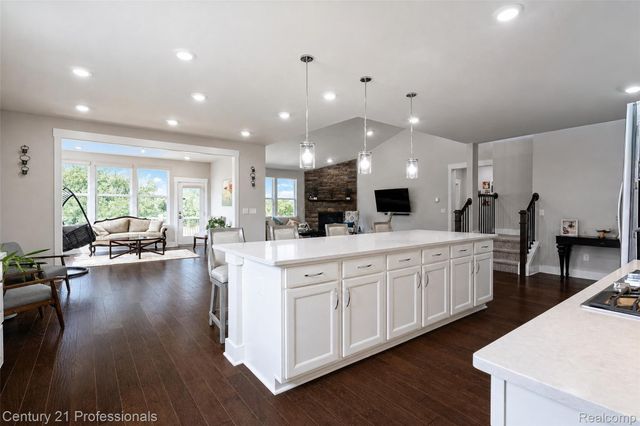 7533 Hardwood Circle, Canton Charter Township, MI 48187