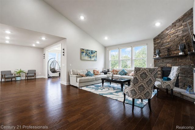 7533 Hardwood Circle, Canton Charter Township, MI 48187