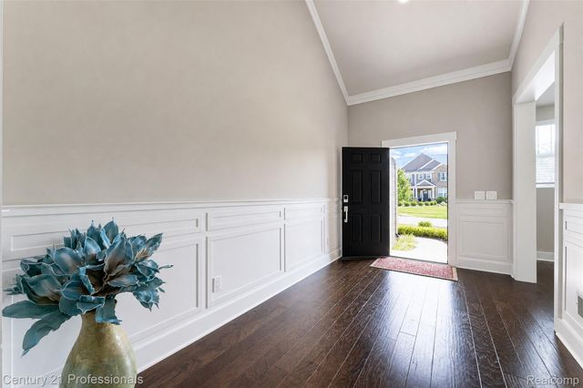 7533 Hardwood Circle, Canton Charter Township, MI 48187