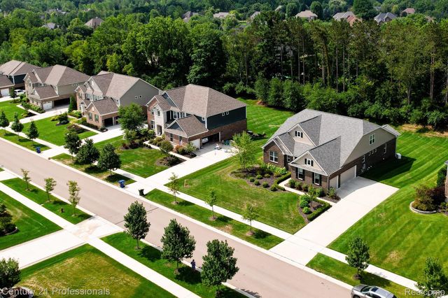 7533 Hardwood Circle, Canton Charter Township, MI 48187